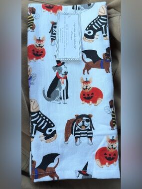✨NWT✨ cupcakes & cashmere: Set of 2 Kitchen Towels